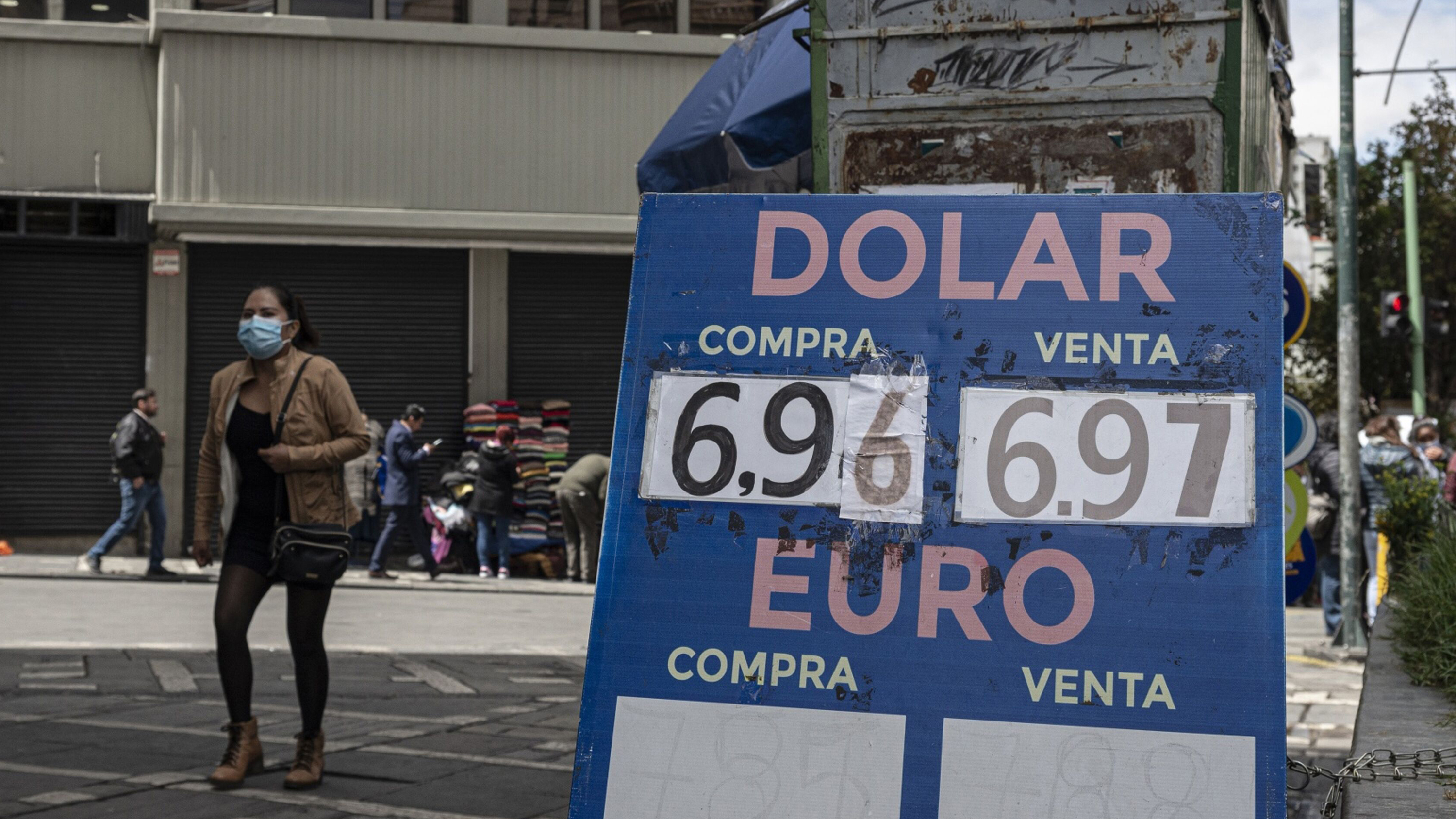 A dollar exchange rate sign in Bolivia