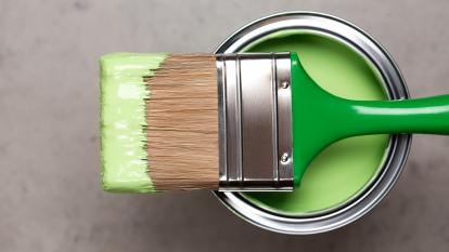 A brush dipped in green paint